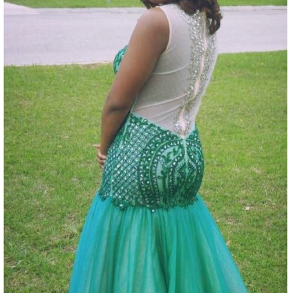 PROM DRESS 👗 - Picture 2 of 7